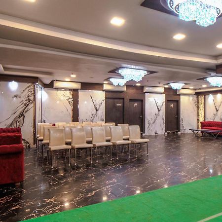 Hotel Orion Crystal Kalküta Dış mekan fotoğraf