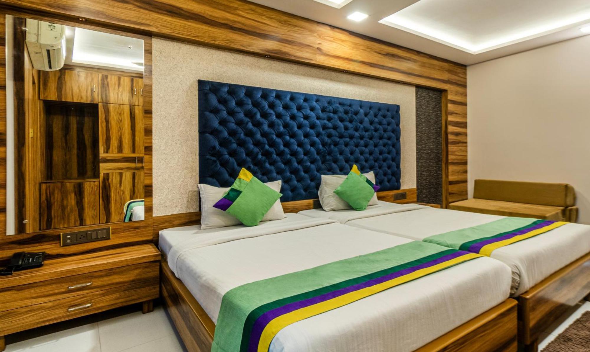 Hotel Orion Crystal Kalküta Dış mekan fotoğraf