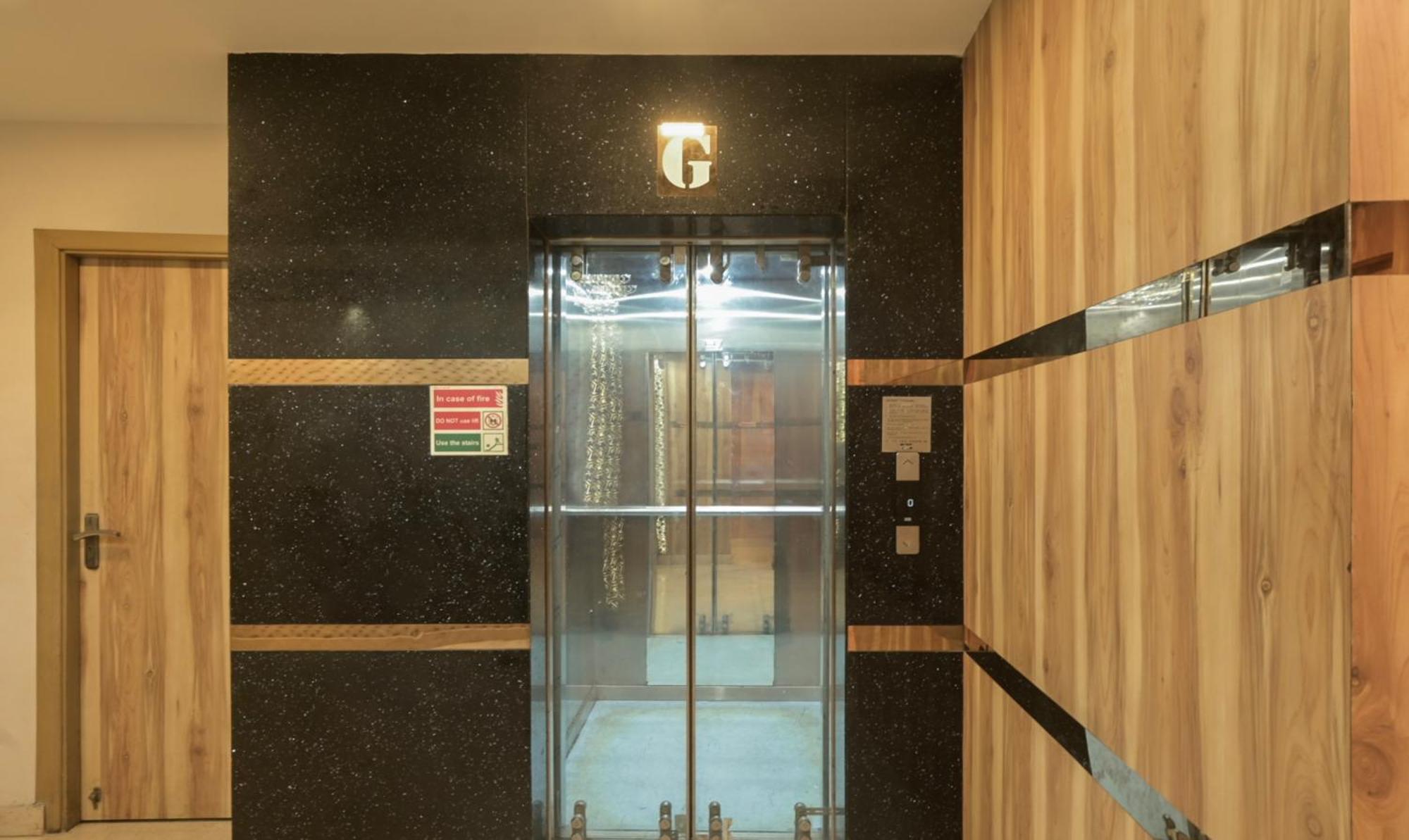 Hotel Orion Crystal Kalküta Dış mekan fotoğraf