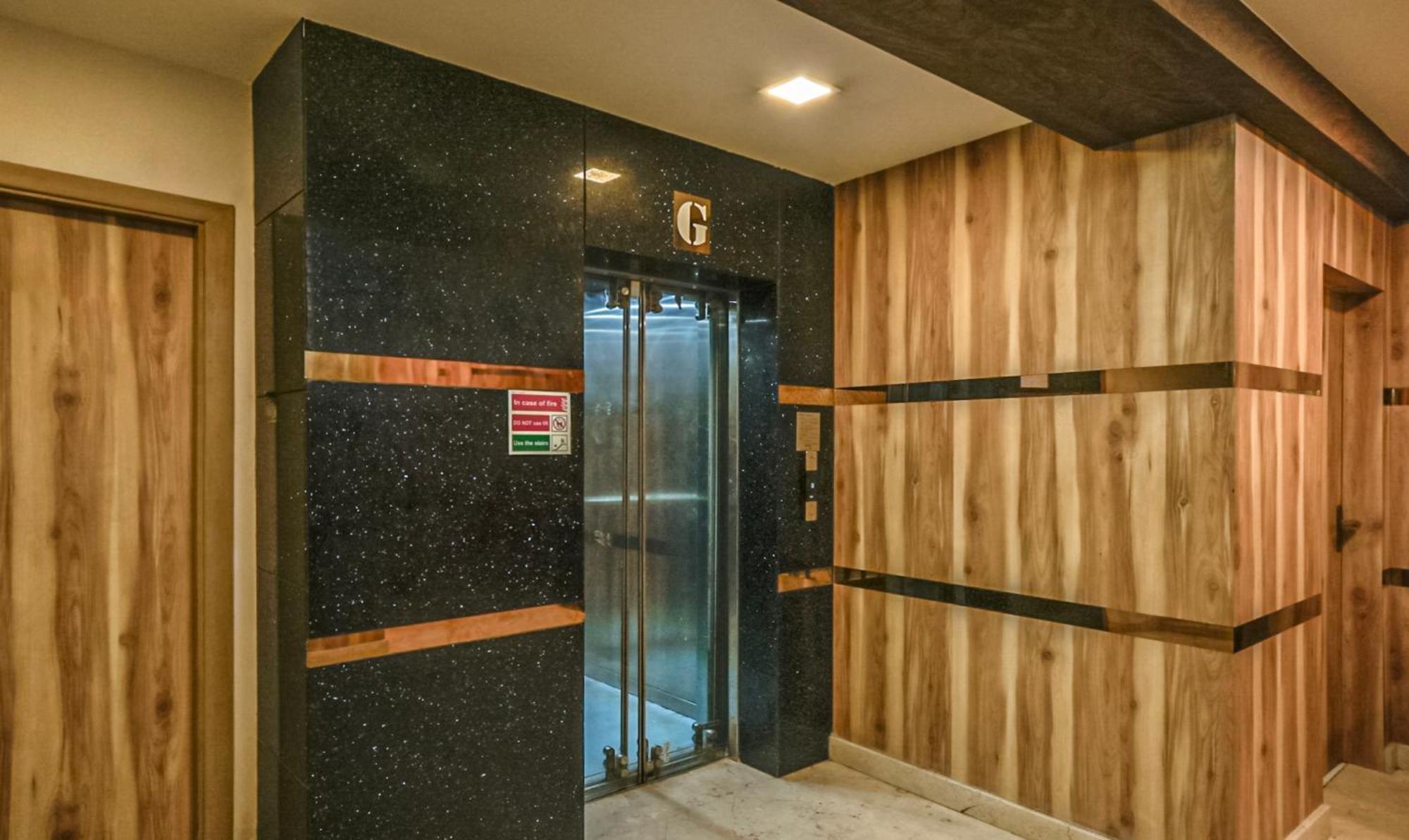 Hotel Orion Crystal Kalküta Dış mekan fotoğraf