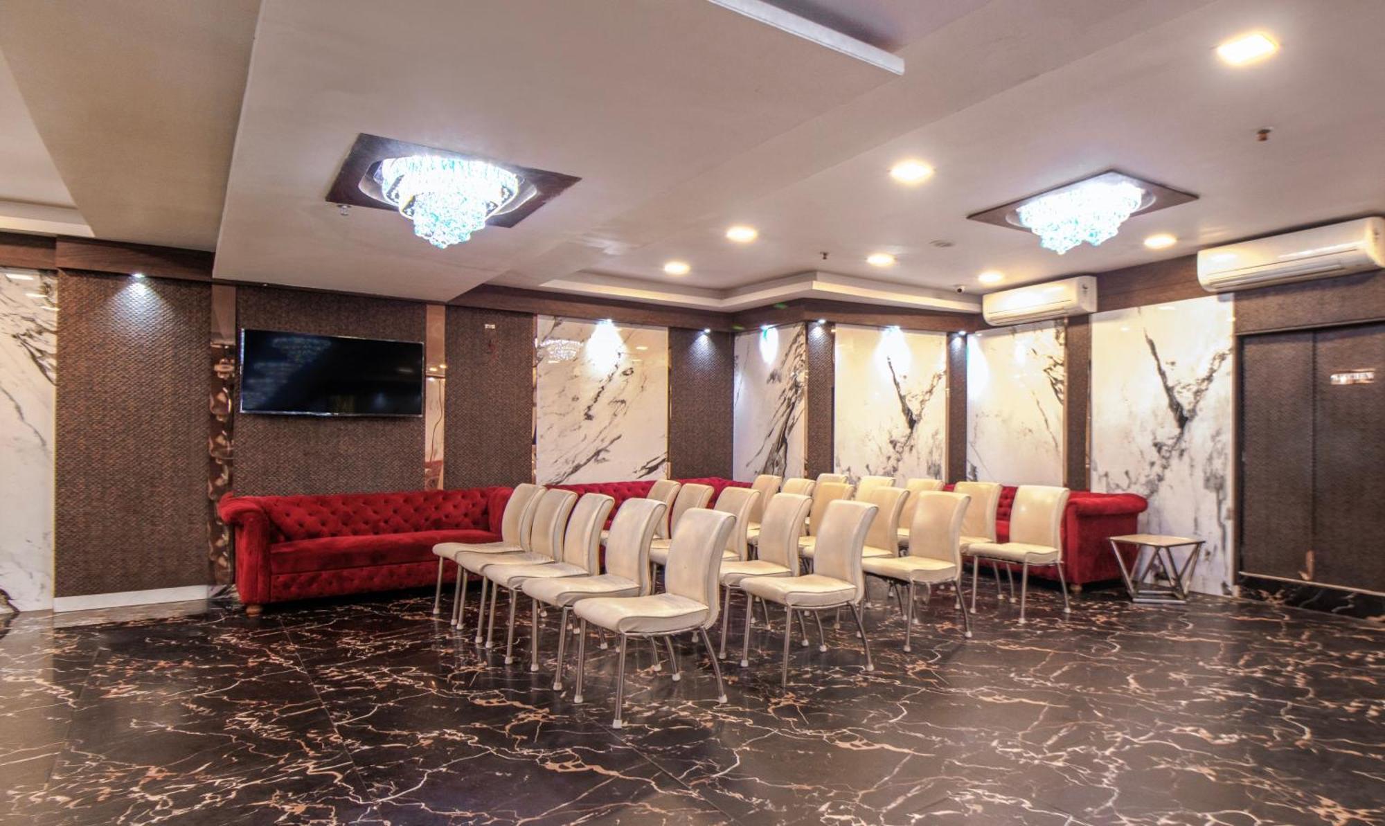 Hotel Orion Crystal Kalküta Dış mekan fotoğraf