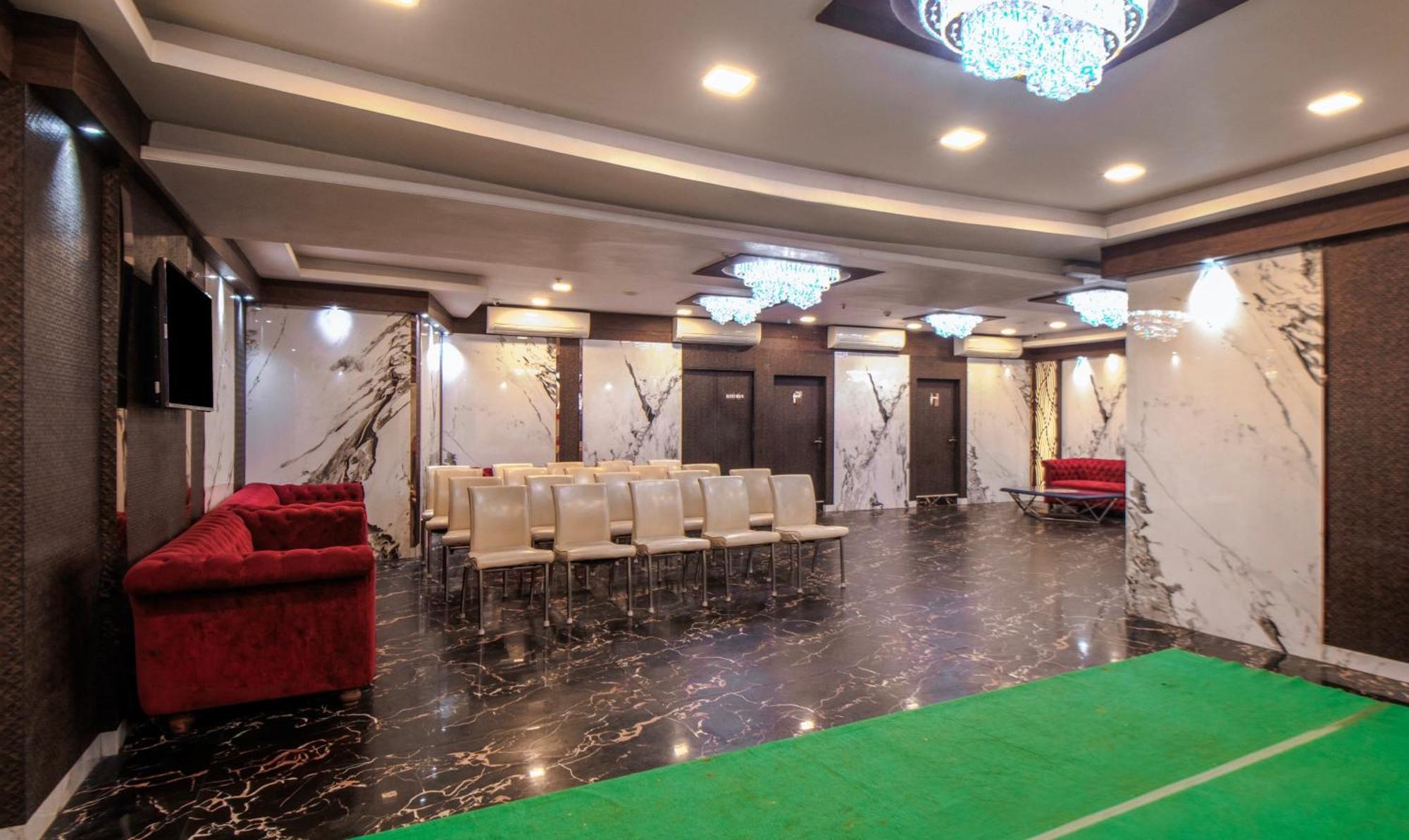Hotel Orion Crystal Kalküta Dış mekan fotoğraf