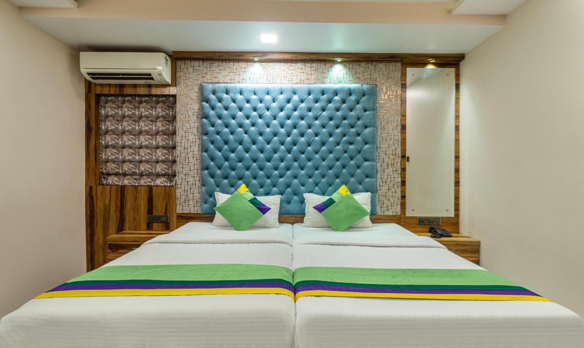 Hotel Orion Crystal Kalküta Dış mekan fotoğraf