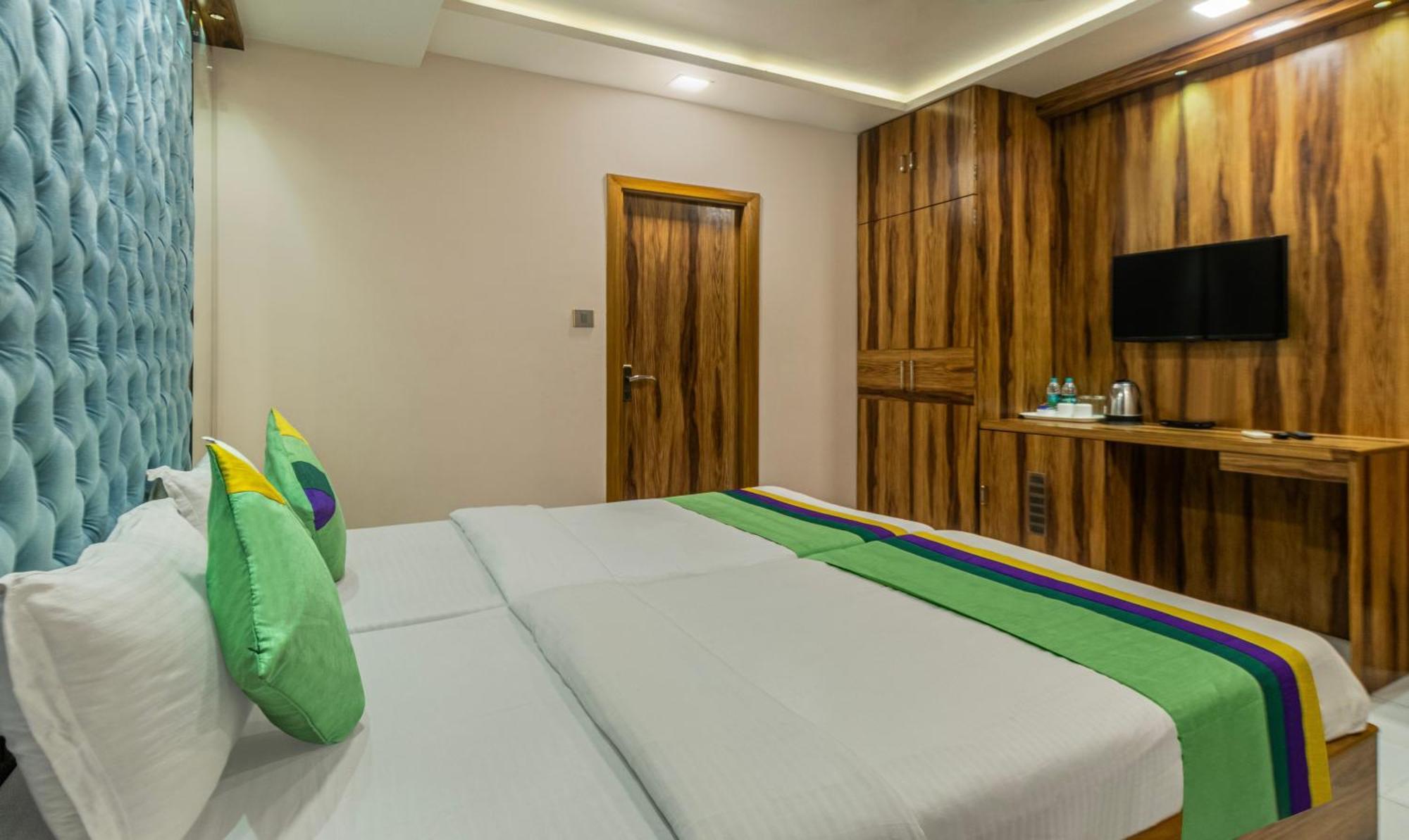 Hotel Orion Crystal Kalküta Dış mekan fotoğraf