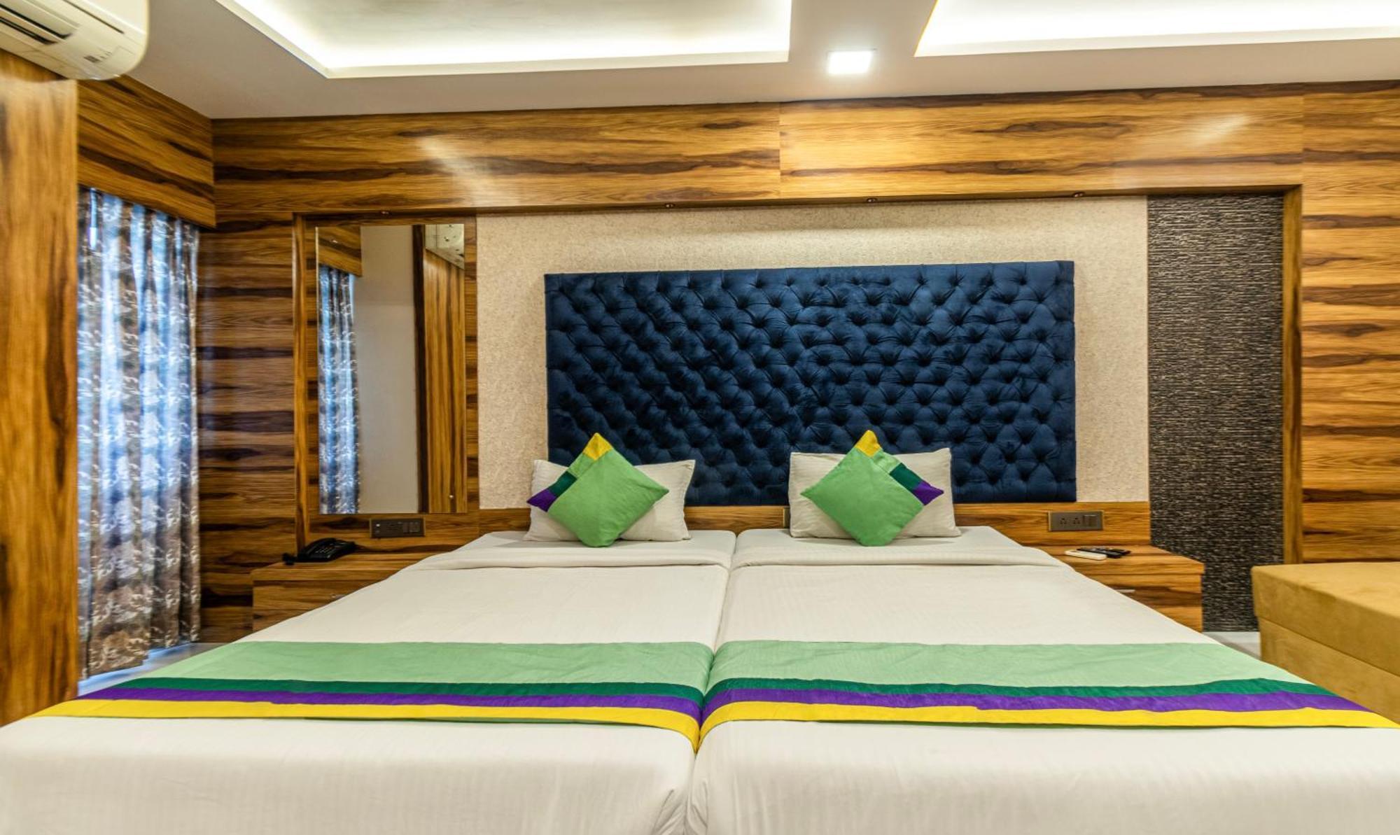 Hotel Orion Crystal Kalküta Dış mekan fotoğraf