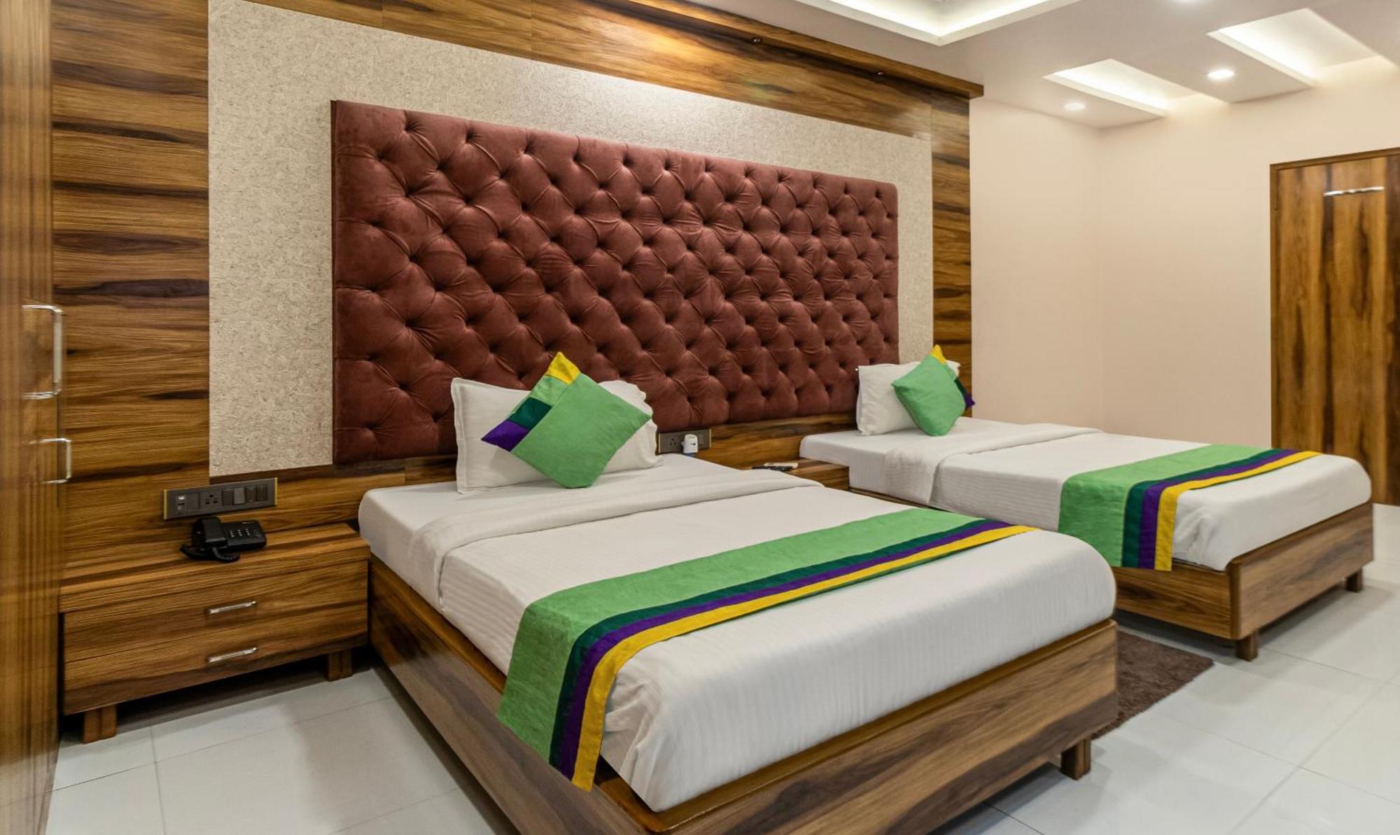 Hotel Orion Crystal Kalküta Dış mekan fotoğraf