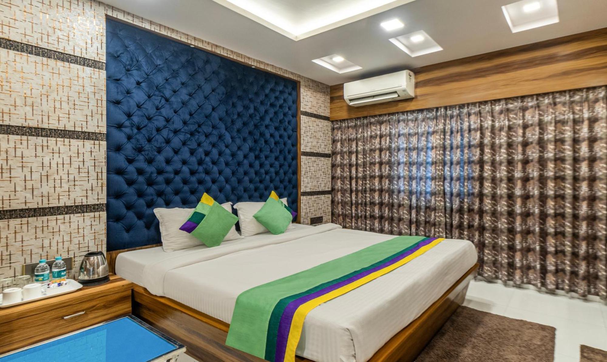 Hotel Orion Crystal Kalküta Dış mekan fotoğraf