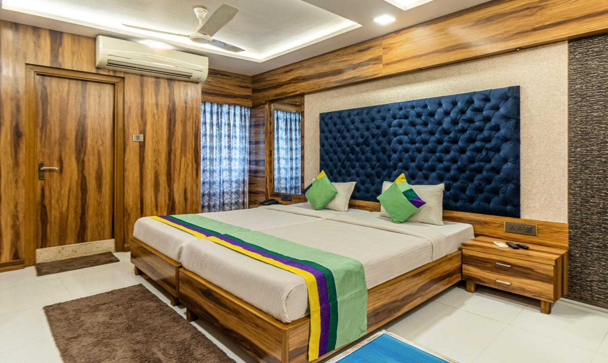 Hotel Orion Crystal Kalküta Dış mekan fotoğraf