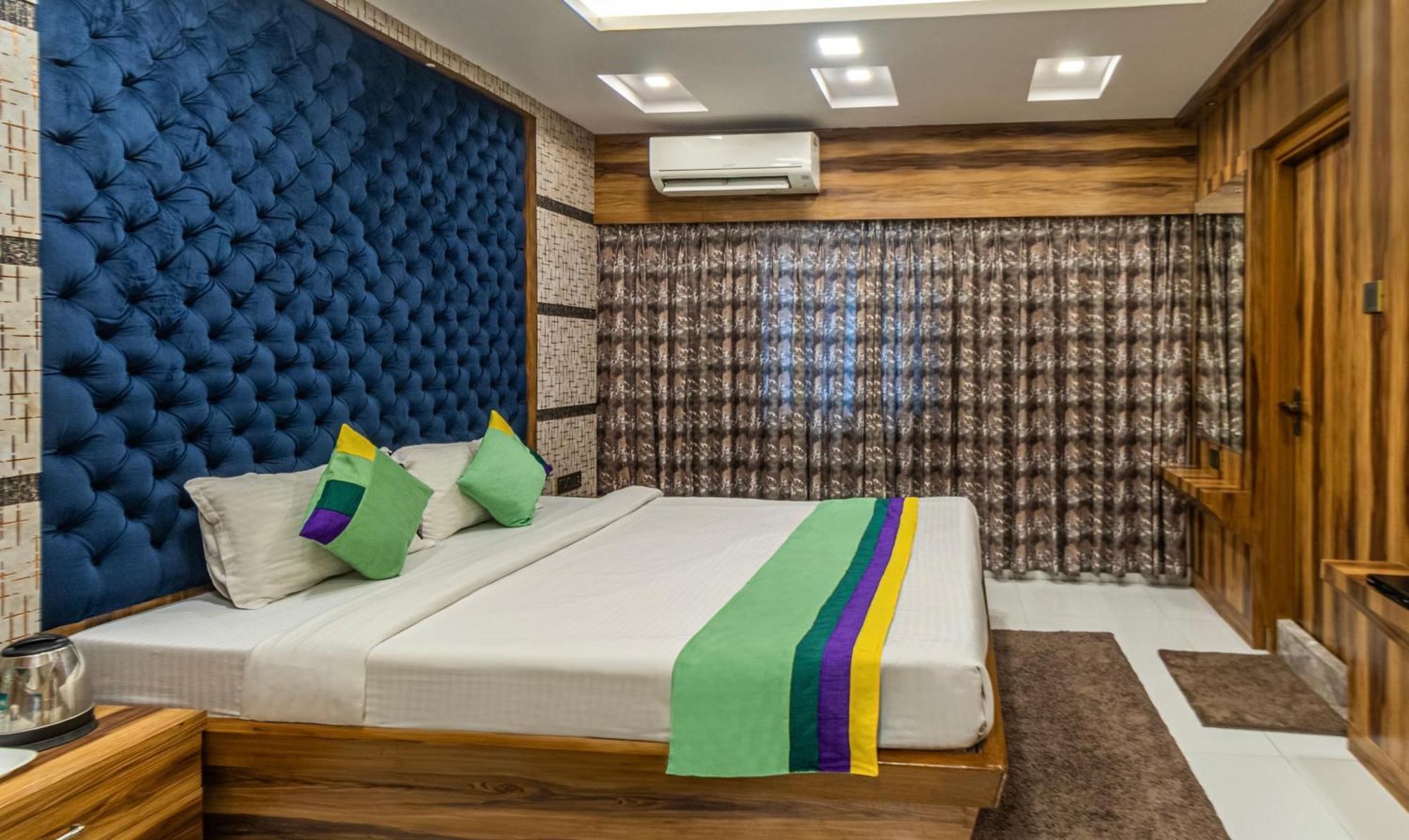 Hotel Orion Crystal Kalküta Dış mekan fotoğraf
