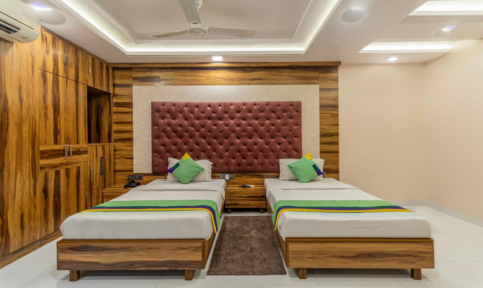 Hotel Orion Crystal Kalküta Dış mekan fotoğraf